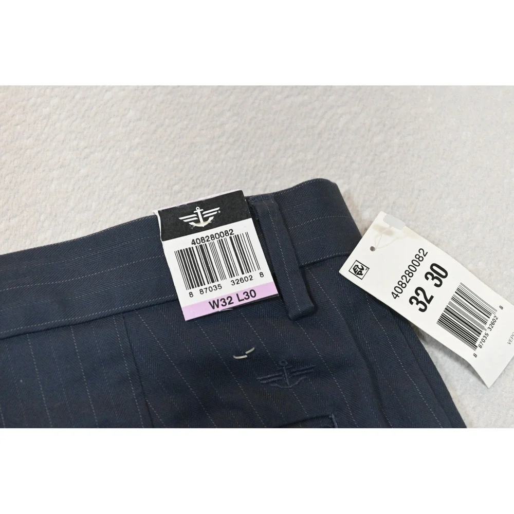 Dockers Signature Khaki Pants Mens 32x30 Navy Blue Pinstripe Straight D2 New